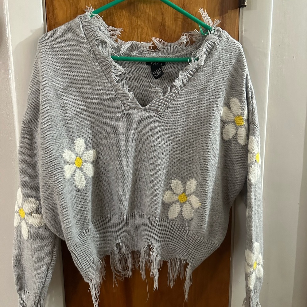 Small Rue 21 grey poncho sweater with daisies